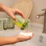 LE PETIT OLIVIER - Démaquillant Yeux Waterproof Extraits Huile d'olive - 125ml – Image 7