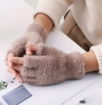 POPPIN - Winter Fuzzy Gloves - réf Kaki – Image 4