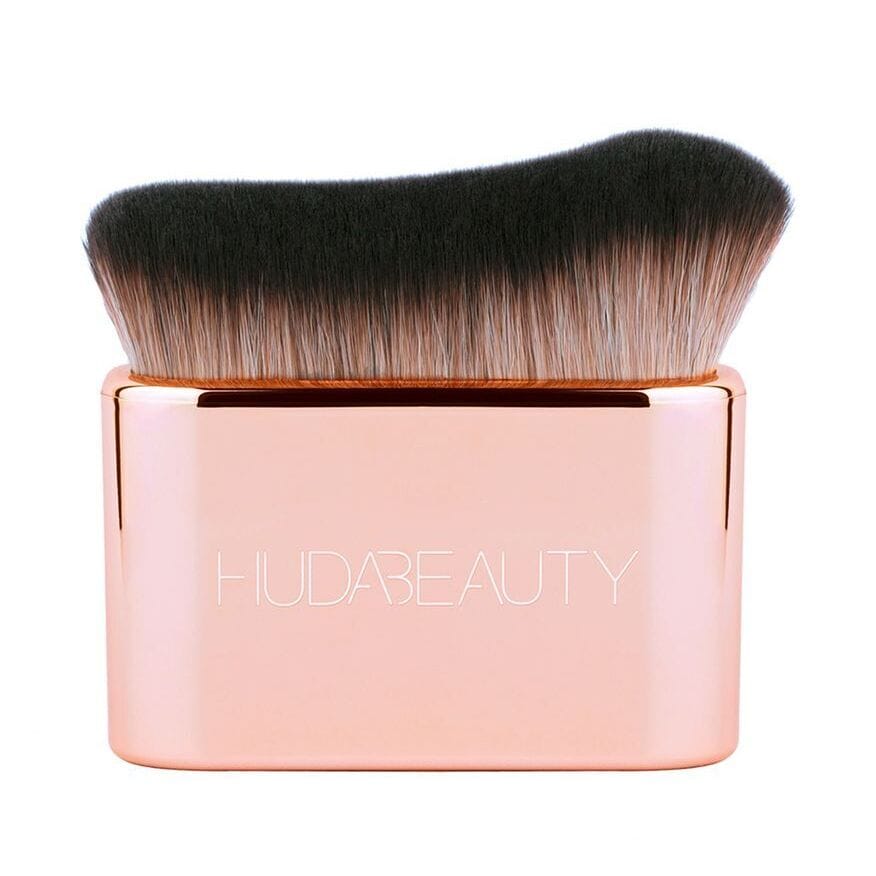 huda_beauty_Body_-_Blur_Glow_Body_Brush HUDA BEAUTY - N.Y.M.P.H. BODY BLUR & GLOW BRUSH – Image 1